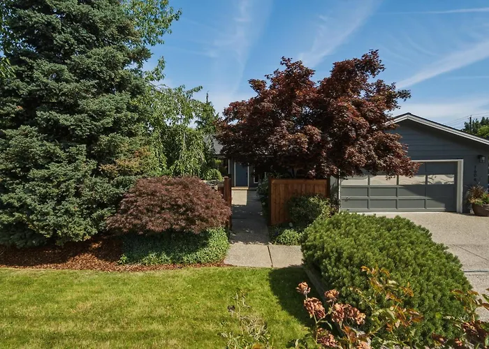 Private Pool & Basketball | Spacious 3Br Sleeps 8