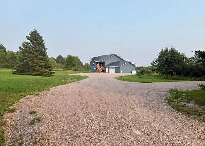 The Bluebird Lodge French River - Pet Friendly