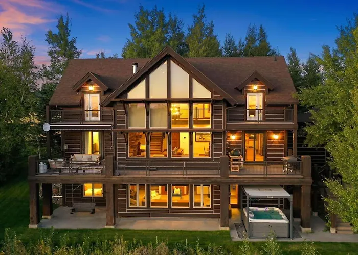 Stonefly Lodge - Riverfront Luxury, Sleeps 30, Hot Tub, Game Rooms
