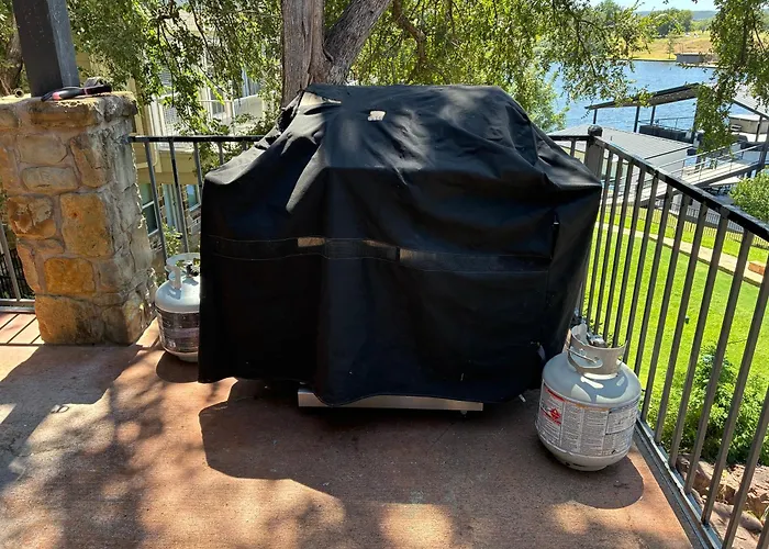 Lakefront Home With Wifi, Entertainment, Dock & Lake Views - Dogs Ok
