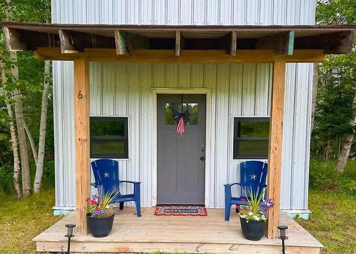The Angler | Cross Stone Cabins • Walk To Rangeley Lake & Do