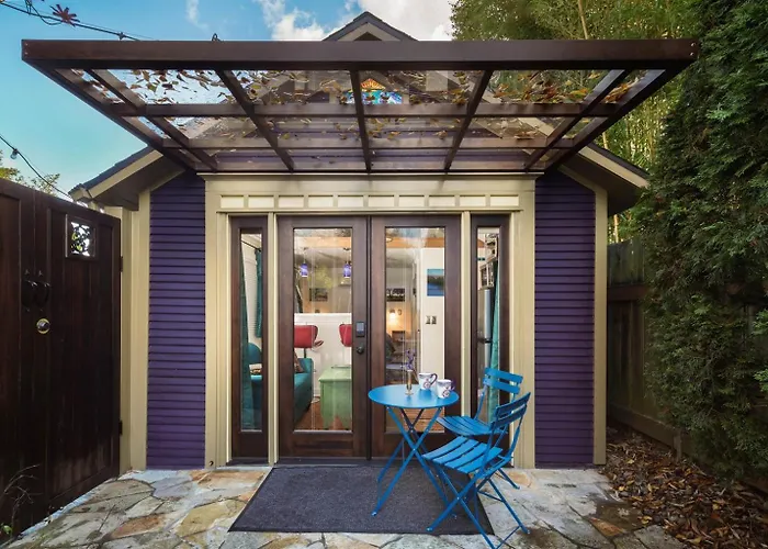 Secluded Patio Cottage Right By All The Action Portland
