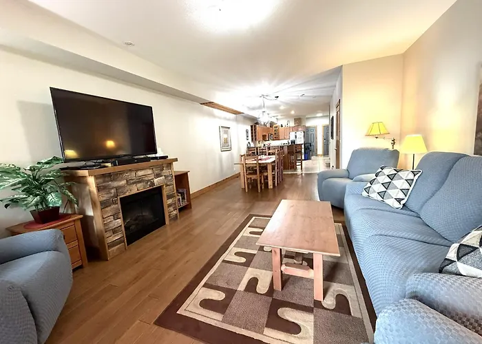 Lakefront Townhouse Family Complex, Popular Wine Country And The Best Golfing
