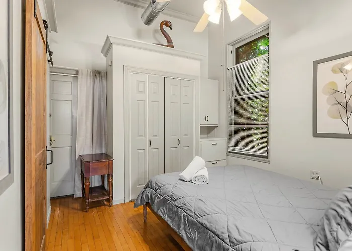 Historic Loft W/ Private Deck, 2 Blocks To Dtwn