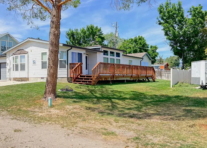 Spacious Family Home W/ Kayak + Deck On Bear Lake!