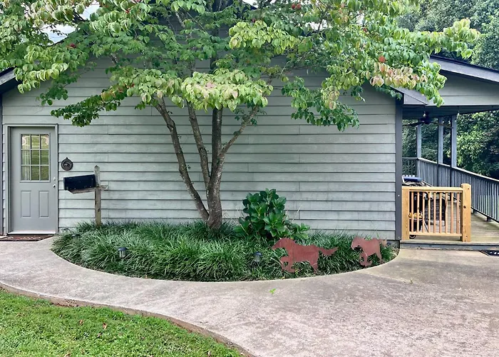 5 Mi To Downtown Morganton: Cabin On Horse Farm