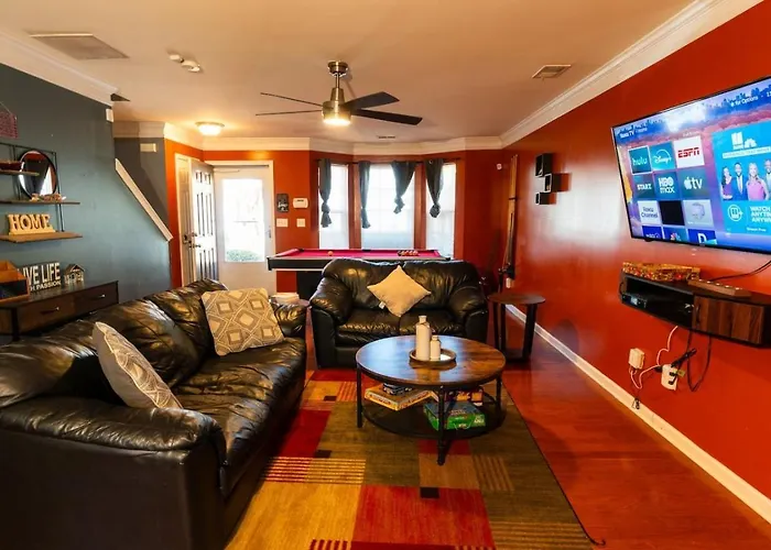3Br Gem With Pool Table At Gated Community With Children'S Playground