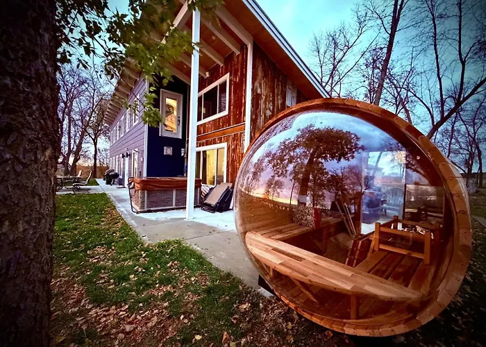 Lake Cabin- Hot Tub, Saunas, Ice Baths, Massage Ch