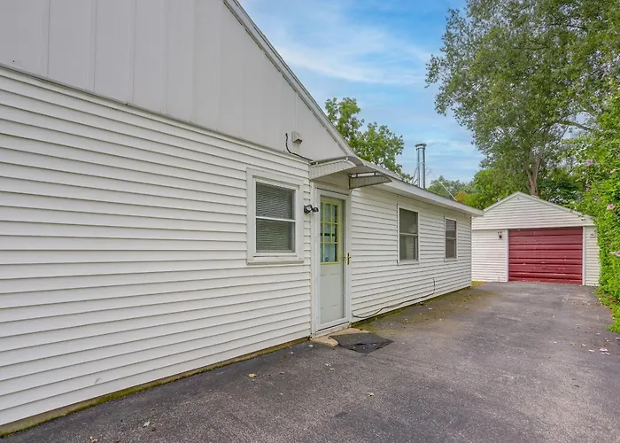 8 Mi To Lake Eerie & Dtwn Toledo! Peaceful Cottage