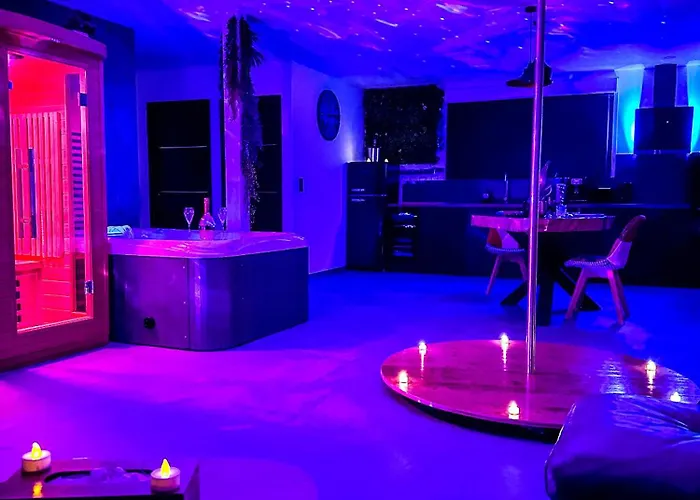 love room Villa Des Charmes-34450 vias