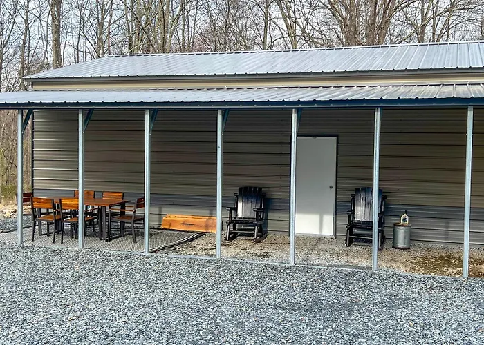 Secluded Poconos Cabin: 75 Acres & Fire Pit!