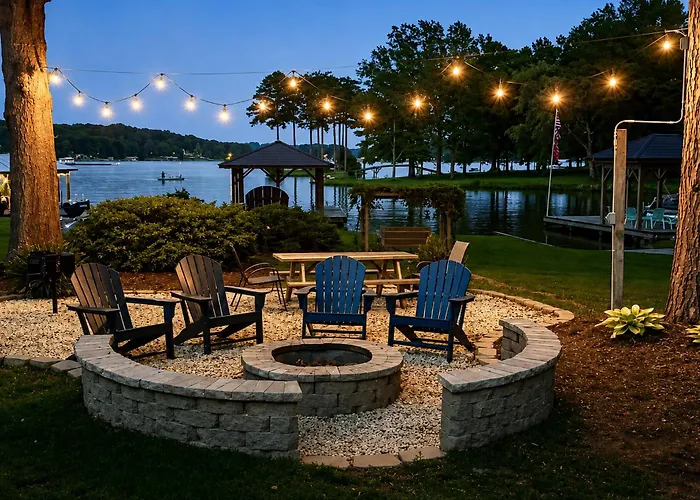'The Lake Escape': Boat Dock, Fire Pit, Kayak!