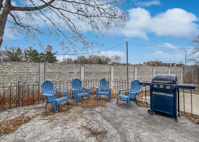 Modern 3Br Duplex Side A Near Drake University