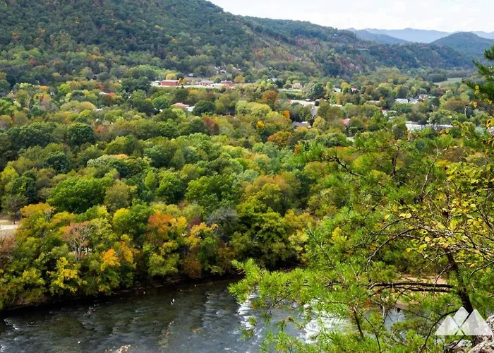 Cozy Mountain Cabin With Fireplace, Creekside Views, Outdoor Fire Pit In Hot Springs