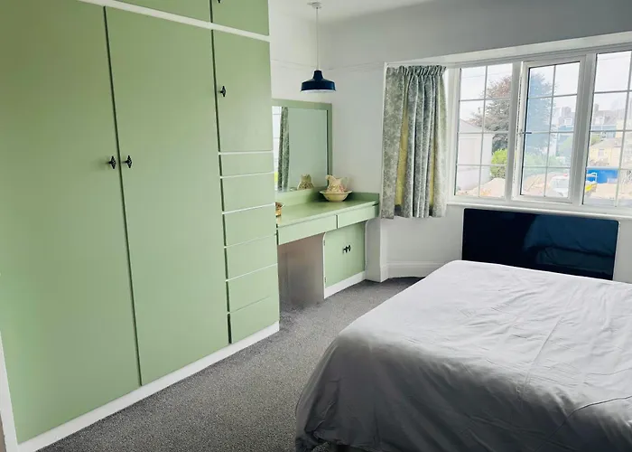 Littlecroft Central City Centre - 3 Bedroom Home - Free Parking
