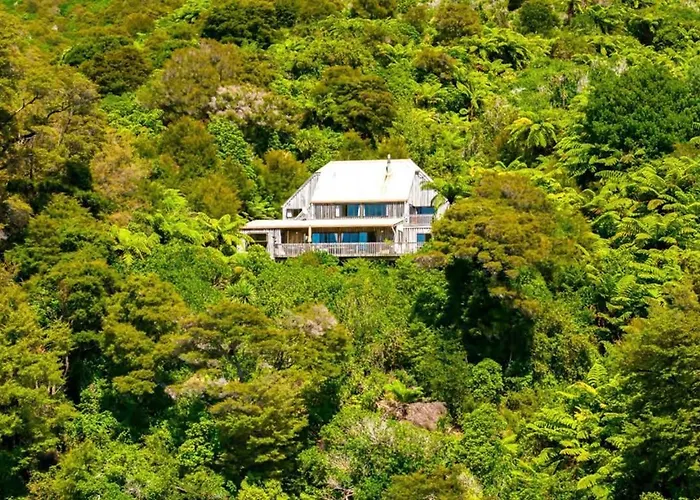 Moetapu Bay Bliss - Marlborough Sounds Retreat