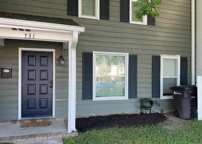 Full Townhouse Near Shem Creek & Downtown With Hot Tub