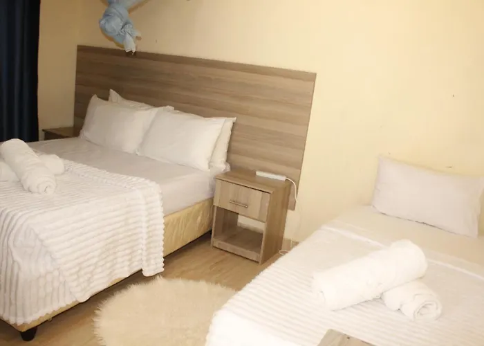 Glamour Lodges And Apartments
