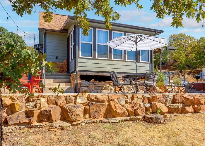 1/2 Mi To Lake Lawtonka: Mtn-View Haven!