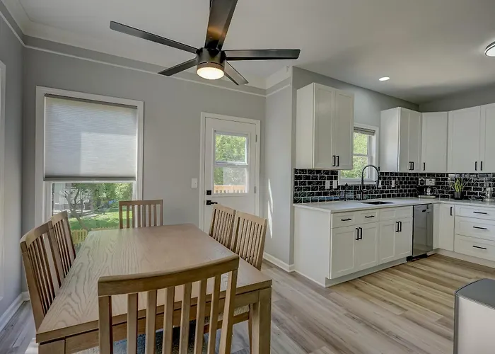 Olathe Lux Retreat 4 Bedroom Olathe Home 4 Bath 2K 3Q Sleeps10
