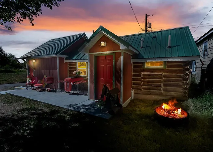 Western Log Cabin Near Downtown Sheridan