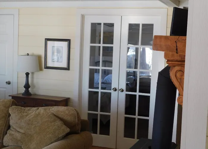 "The Beach House” On Lake Amnicon. Pet Friendly!