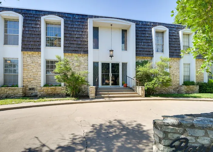 Accessible Family Condo Near Downtown Riverfront
