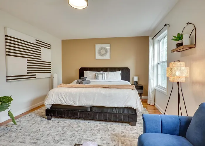 Easy Nyc Commute: Furnished Jersey City Home