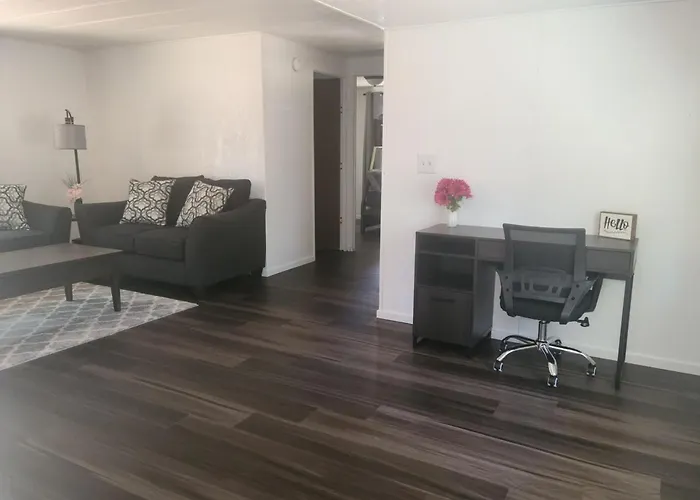 Cute 2 Bedroom Home In The Country