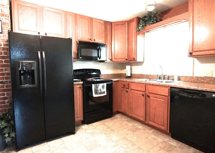 Beautifully-Furnished Cottage Rental For Family Vacation Near Topeka, Kansas
