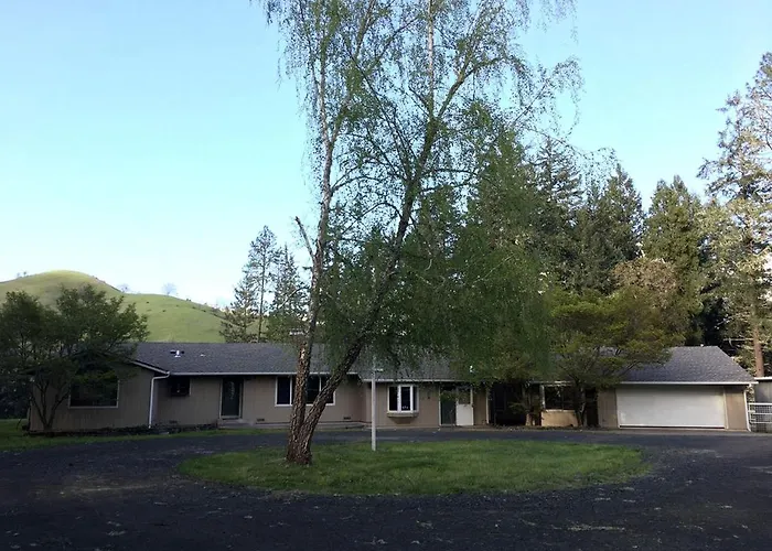 Gorgeous Waterfront Rental On The North Umpqua River Near Roseburg, Oregon