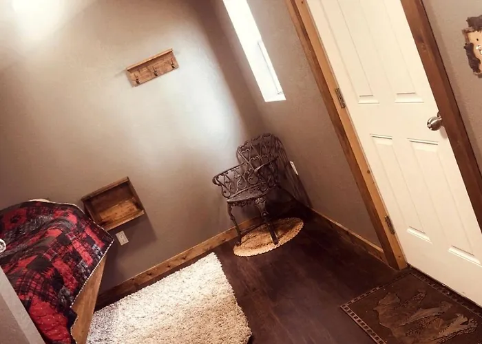 Scenic Sleeper Cabin Retreat With Group-Friendly Amenities Near Clearwater River, Orofino, Idaho