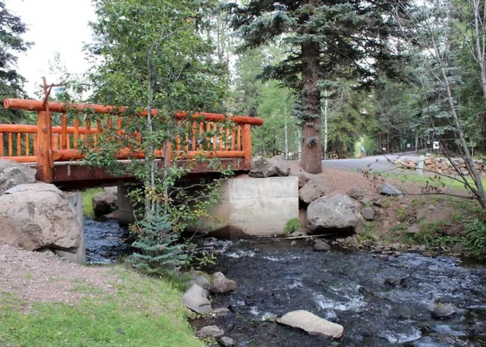 Deluxe Suite For Six With A Shared Hot Tub Near The Greer Lakes, Arizona