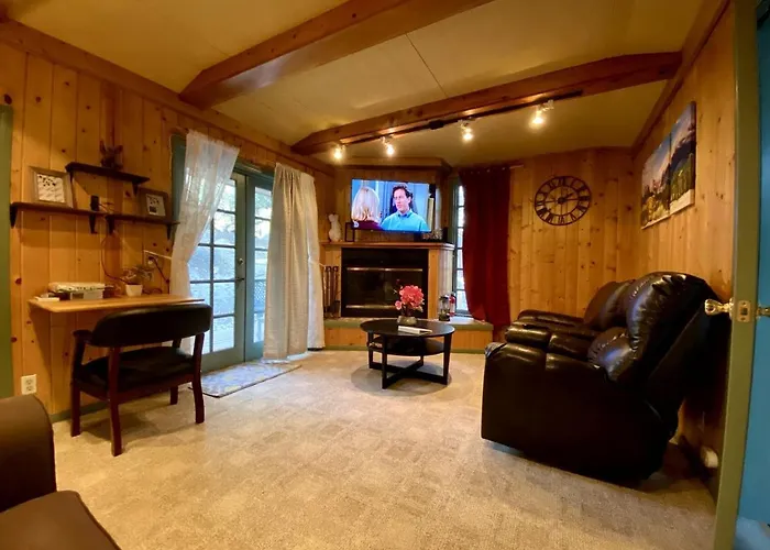 Cute Quiet Cottage In The San Bernardino Mountains For A Peaceful Family Retreat In Green Valley Lake, California