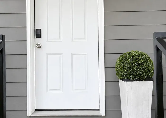 Dog Friendly Cottage, Near The Beach And Downtown