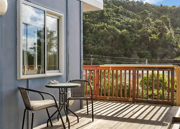 Hillside Retreat 2Br Home With Views & Parking