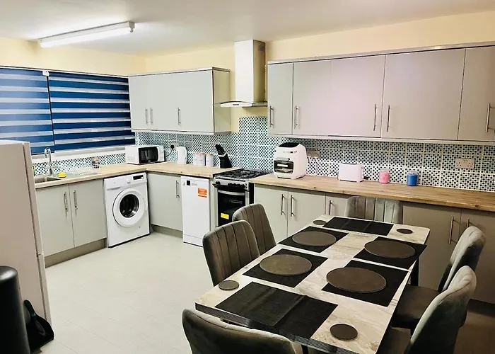 3 Bedroom Modern And Spacious Home Free Parking And Wifi