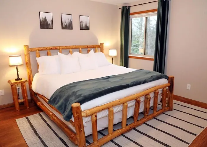 Cozy Pet-Friendly Home Near Hiking Trails And Lake Vermilion