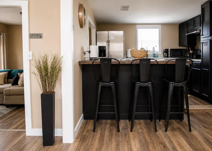 Bg'S Hideaway: Modern 4Br Retreat