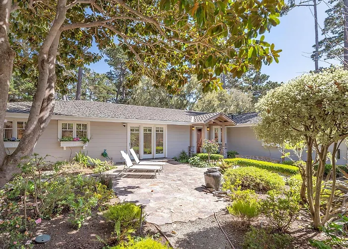 3835 Molly'S Cove