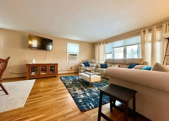 Room Near Bu Uhs Lourdes- Queen Bed Shared Common Areas