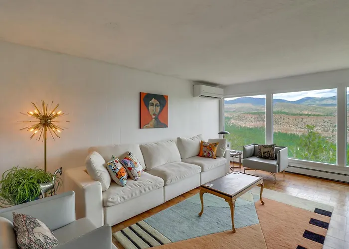 Mid-Century Home On Canyon-Edge With Stellar Views