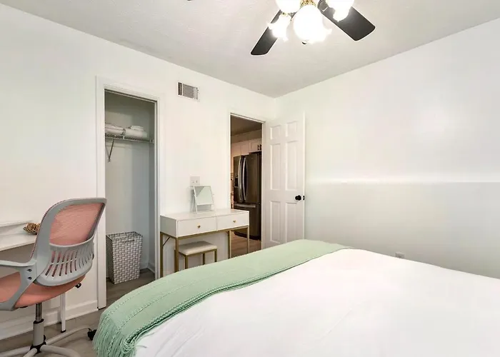 Charming Modern Guest House Near Lake Lanier