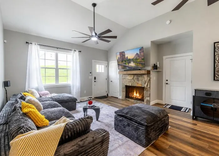 Convenient New Modern House - Tidy And Equipped
