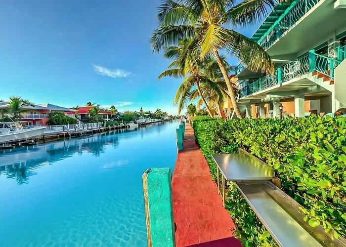 Waterfront Paradise, Dock, Game Lounge Cabana Club