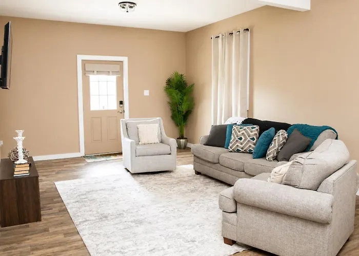 Bg'S Hideaway: Modern 4Br Retreat