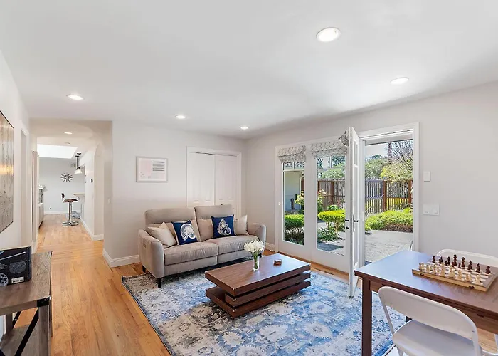 3835 Molly'S Cove