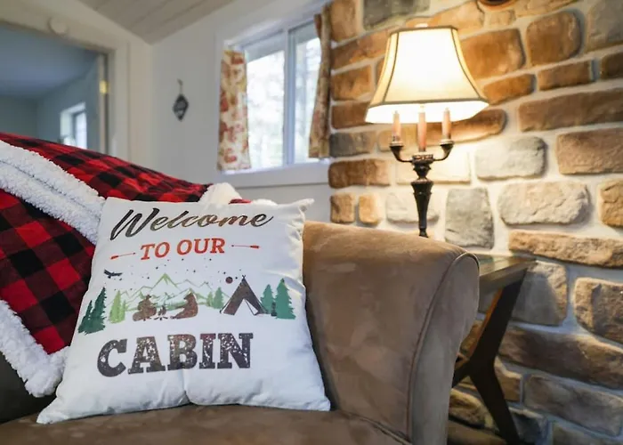 Family Friendly Cabin With A Firepit And A Hot Tub In Heart Of Poconos