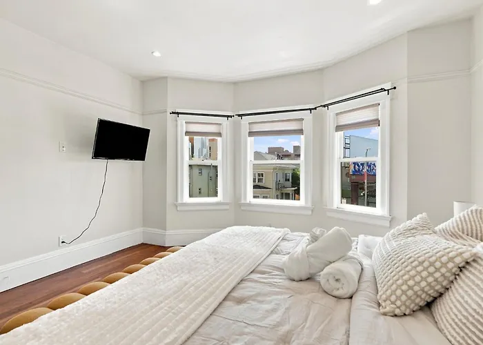 Lake Merritt Victorian Retreat