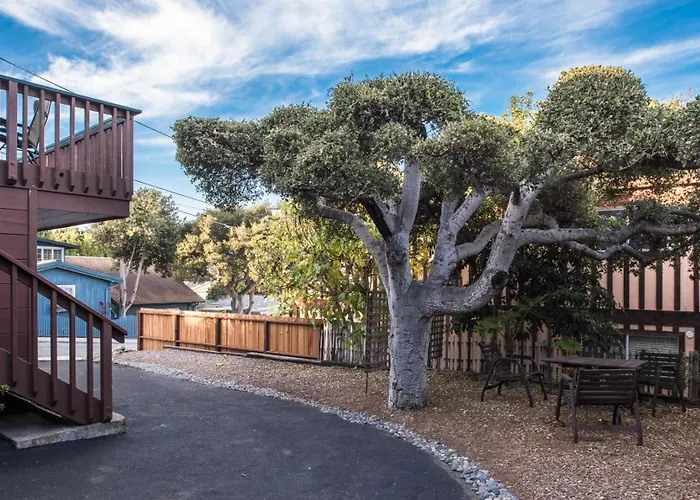 3759 Pacific Grove Retreat